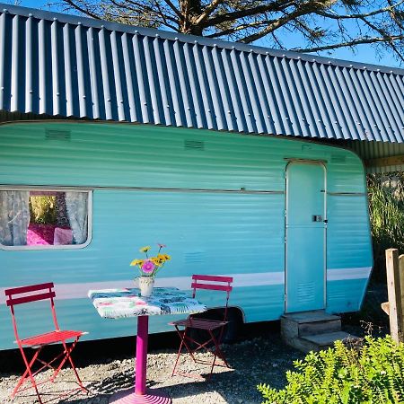 Retro Caravans At Valentia Island Escape Chapeltown Exterior photo