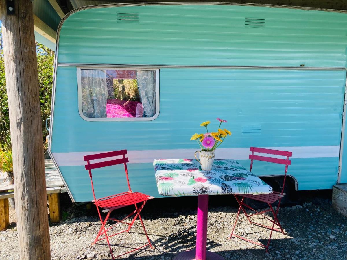 Retro Caravans At Valentia Island Escape Chapeltown Exterior photo