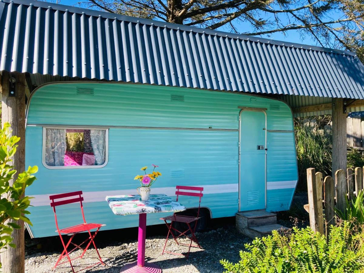 Retro Caravans At Valentia Island Escape Chapeltown Exterior photo